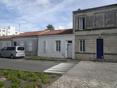EXCLUSIVITE : ROCHEFORT - MAISON DE PL.PIED - 3 CHAMBRES - TERRAINS ET 3 DBLE GARAGE