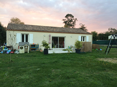 10 Min Rochefort - Saint-Hippolyte - Maison individuelle Pl.Pied -3 chambres-Garage