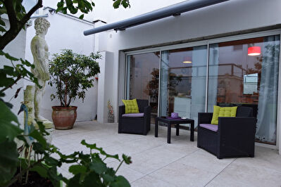 ROCHEFORT HYPER CENTRE - Grand Appartement lumineux en duplex avec terrasse privative