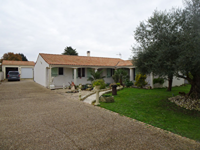15 Minutes de ROCHEFORT - LA VALLEE - Maison P.P - 3 chbres + bureau+ dble gge-terrain 1000m2 -piscine