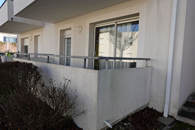 2 min du centre ville - Tonnay-Charente Appartement type T2 - Residence securisee