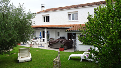 10 Nord ROCHEFORT : MURON : Maison en Pierres de 185m2 hab.
