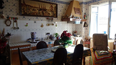 ROCHEFORT : Maison 4 pieces - 75 m2 - a renover.
