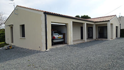 A 1 min de Saintes Maison neuve de plain pied RT 2012 - 3 Chambres- Garage