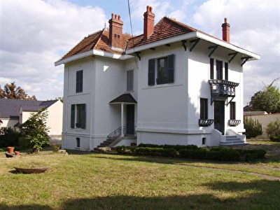 PROPRIETE CRETEIL - 8 pieces - 300 m2