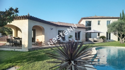 Maison de 6 pieces de 180 m2 au Beausset