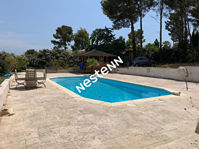 SIX FOURS LES PLAGES Maison 5 pieces, piscine et belle parcelle arboree.