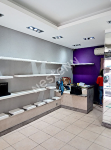 MURS COMMERCIAUX LIBRES , BAIL TOUS COMMERCES REFAIT A NEUF PLEIN CENTRE DU MOURILLON