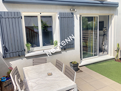 Maison Cuers de 3 pieces 66 m2 avec exterieur et garage