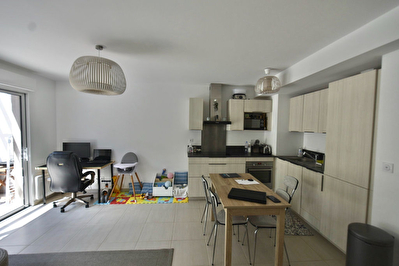 Saint-Cyr-sur-mer - 2 pieces - 40 m2 + terrasse et place de parking privative