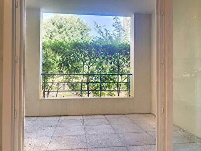 Appartement Ollioules de 2 pieces avec terrasse dans residence recente.