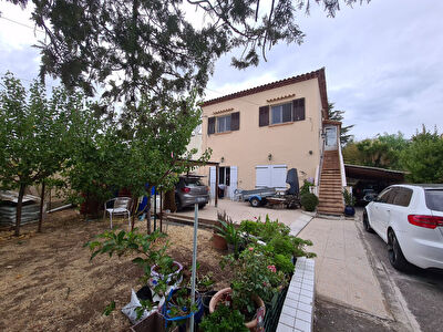 Maison Toulon Valbertrand divisee en deux appartements sur 409 m2 de terrain