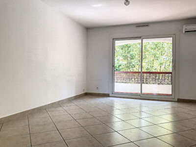 Appartement Six Fours Les Plages 3 pieces centre ville de 61 m2