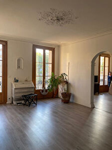 Toulon Haute ville bel appartement Haussmanien
