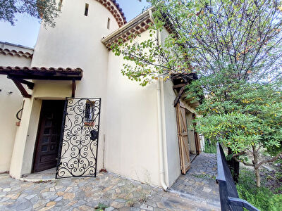 Maison Toulon Ouest sur Parcelle de plus de 5000 m2