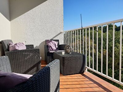 Toulon Est Appartement de 4 pieces de 76 m2 avec place privative au calme Vue Degagee