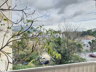 Toulon EST Appartement T1 Bis de 40 m2 avec une Terrasse et une place de parking privative