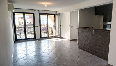 Six-fours Centre ville Appartement de 3 pieces en dernier etage de 73 m2
