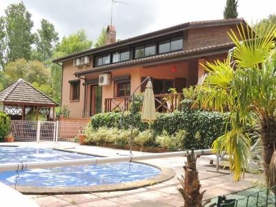 Maison d'architecte Vigoulet Auzil T7 cadre verdoyant et boise 200 m2 - grand Terrain 3500 m2 - Piscine