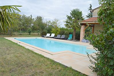 Pompertuzat 31450 Maison T7 170 m2 beau potentiel avec piscine et jardin, garage 60m2