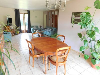 Maison Escalquens T6 109m2, avec piscine, jardin, garage en sous sol de 43m2, pas de vis a vis au calme