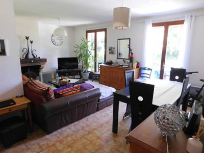 Escalquens 31750 maison T4 de 81 m2 sur un terrain arbore de 560m2 sans vis a vis au calme