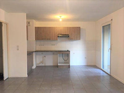 CORNEBARIEU 31700 Beau T3 de 64.89m2 avec grande terrasse, deux places de parking et chauffage collectif