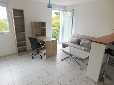 Ramonville Saint Agne 31520 appartement T2 37 m2 avec une place de parking, residence avec piscine