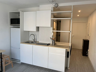 Toulouse les Arenes 31100 Appartement T1 refait a neuf meuble de 21.69 m2 meuble parking