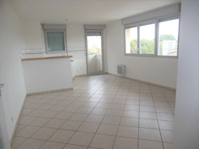 Toulouse 31200 Quartier Lalande a 10 Minutes Metro Ligne B Agreable T3 Recent Tres bien agence de 57.70m2 avec terrasse de 3.10m2 1 parking sous sol