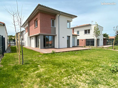 Maison Auzeville Tolosane T6 142.14 m2, terrain de 439m2 recente