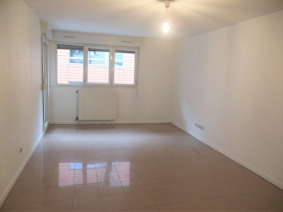 Toulouse 31200 Metro Canal du Midi Beau T3 de 62,03m2 tres bien agence -Grand sejour-cuisine separee-- terrasse de 5,44m2-parking Sous sol