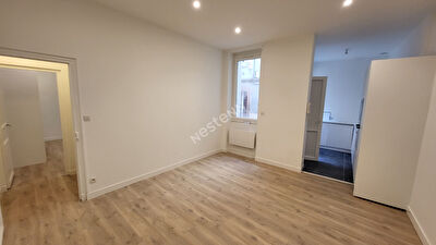Toulouse 31400 Chartreuse de 117.60 m2 divisee en 2 appartements avec cave, palais de justice 31400