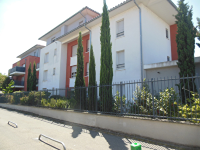 Toulouse 31500 en plein coeur du QUARTIER ARGOULETS au pied du METRO ARGOULETS SANS FRAIS AGENCE Beau T3 Recent de 69.51m2 terrasse de 11.69m2 , une place en sous sol jolie residence