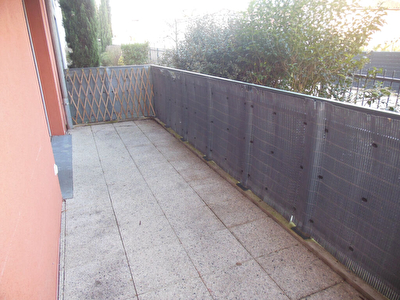 Toulouse 31500 en plein coeur du QUARTIER ARGOULETS au pied du METRO ARGOULETS SANS FRAIS AGENCE Beau T3 Recent de 69.51m2 terrasse de 11.69m2 , une place en sous sol jolie residence