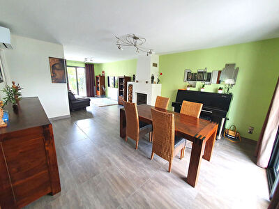 Maison Pinsaguel renovee avec gout T5 115 m2, terrain 459m2 avec garages, jardin de plain pied.