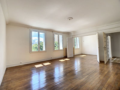 Lamartine, joli T3/4 96 m2 annees 50 avec ascenseur, garage. Et du cachet !