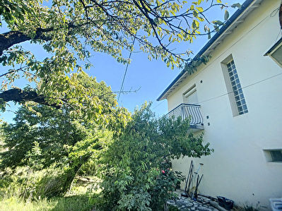 GUILHERAND GRANGES maison mitoyenne 210 m2 sur parcelle 1068 m2.