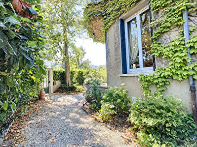 Maison de charme 230 m2 10 pieces sur parcelle 685 m2 Centre GUILHERAND