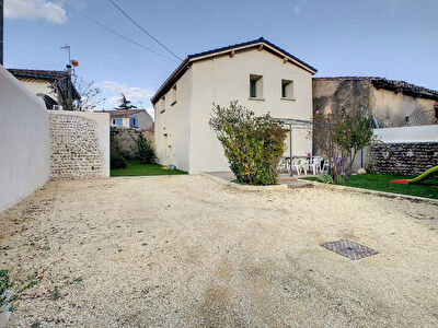Maison cles en main-Saint Marcel Les Valence-3chambres-140 m2- Dependances de 100m2- Calme
