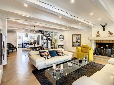 Magnifique appartement 220 m2 atypique 5 chambres terrasse 23 m2