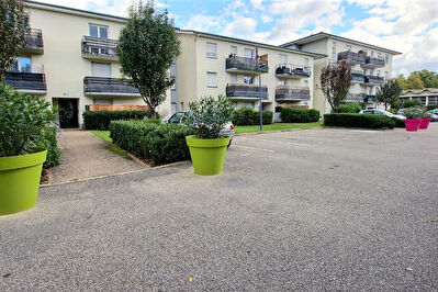PORTES DE LYON - SECTEUR PARILLY - T3 - PLACE DE PARKING PRIVATISE - RESIDENCE SECURISEE - PROCHE TRAMWAY - BUS - METRO - GARE - A6 - A7 - ROCADE EST