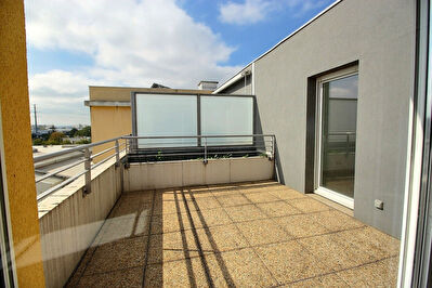 VENISSIEUX - MOULIN A VENT - T4 - 101M2 - LIMITE LYON 8° - PROCHES AXES ROUTIERS -