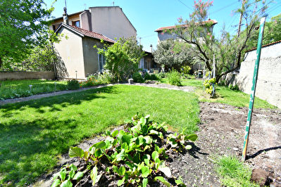 Maison de type 3, Studio et Appartement T2, beau jardin, garage, Villeurbanne 69100 Nord Cusset