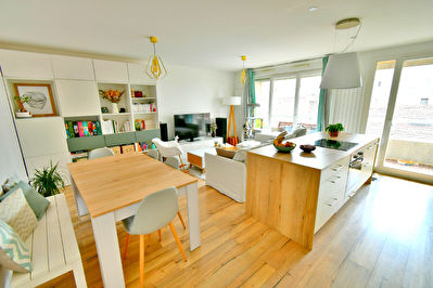 Appartement T3 Villeurbanne 69100 Coeur Gratte ciel, belles prestations, balcon, au pied du metro et des commerces