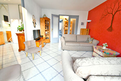 Appartement T4, sejour double, balcon, lumineux, espaces verts, au calme, Nord Gratte Ciel, 69100 Villeurbanne