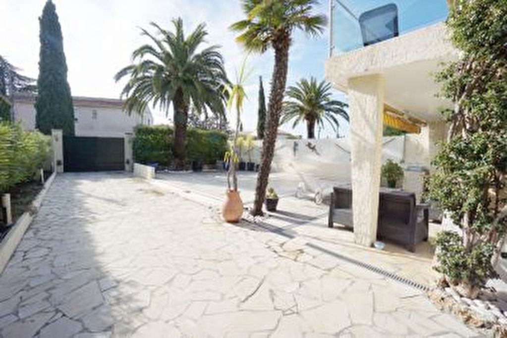 Villa Saint Raphael 8 pieces 144 m2