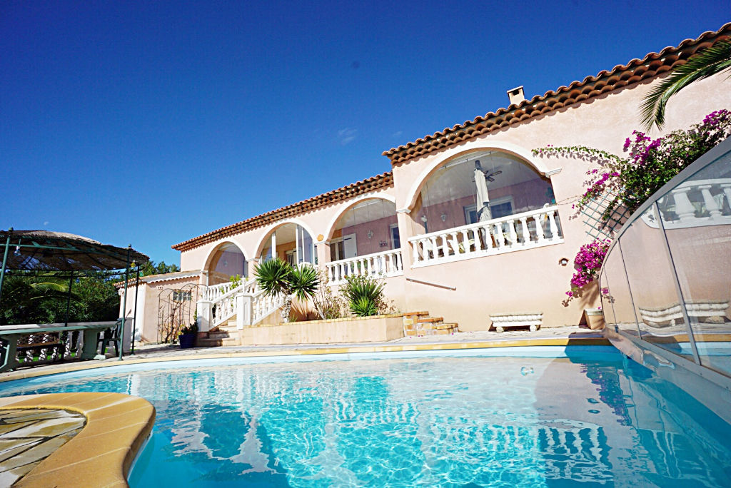 photos n°1 Maison Saint-Raphaël 6 pièces 212 m2