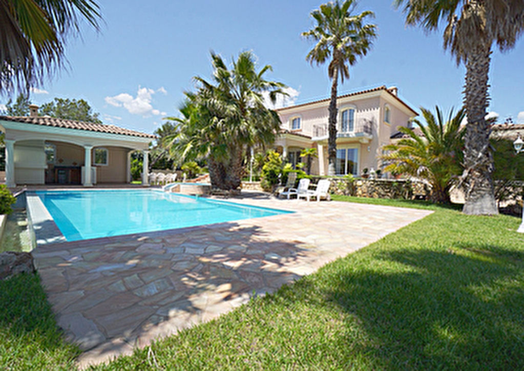 Villa contemporaine belles prestations vue degagee