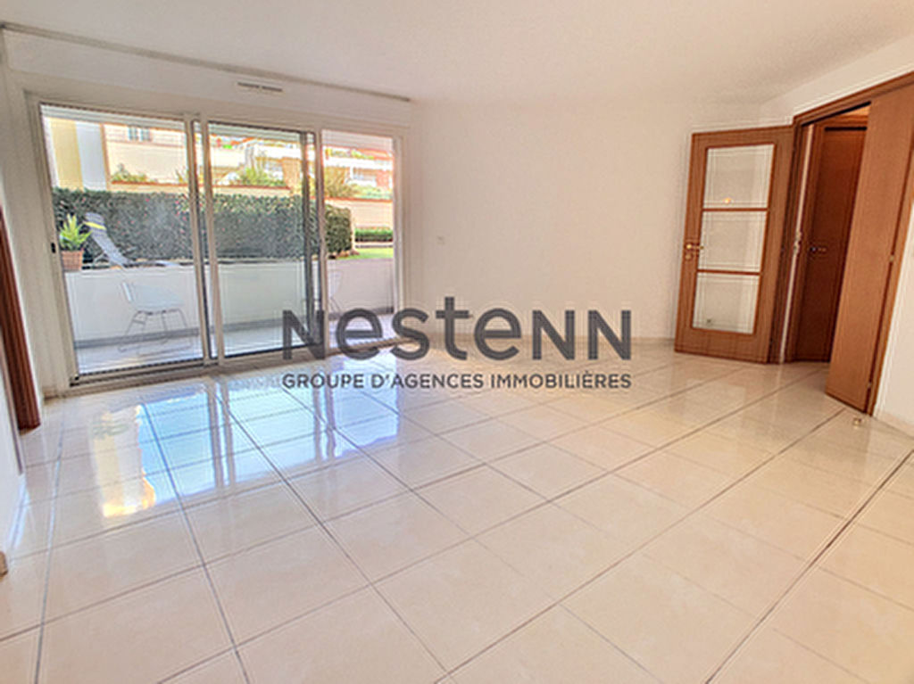 SAINT-RAPHAEL TRIANGLE D'OR APPARTEMENT T3 TERRASSE